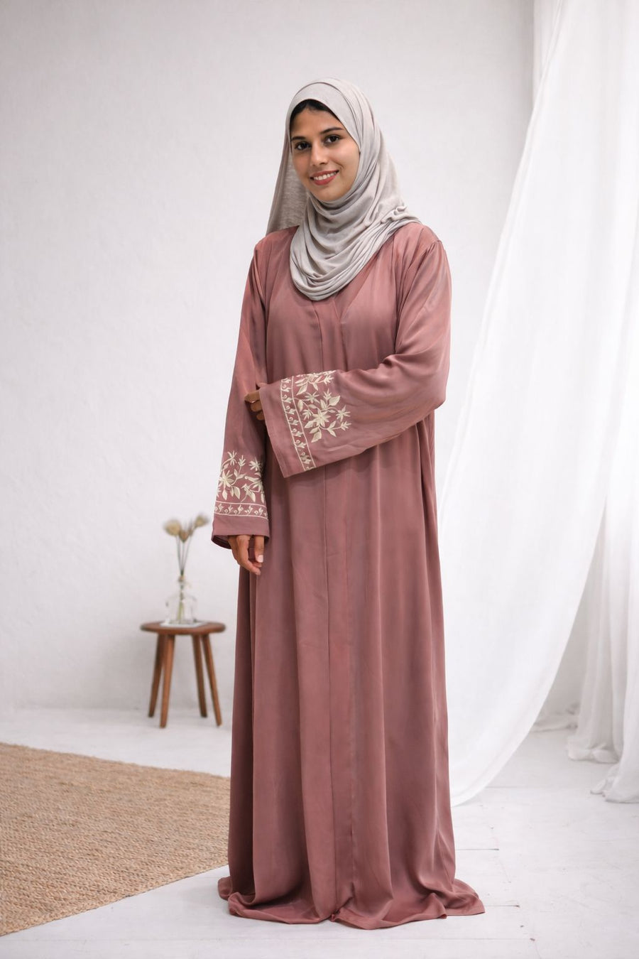 Aniq Hand embroidery abaya