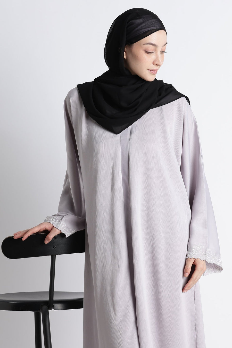 Ainaura | Silver-Mist Scalloped Dubai Abaya