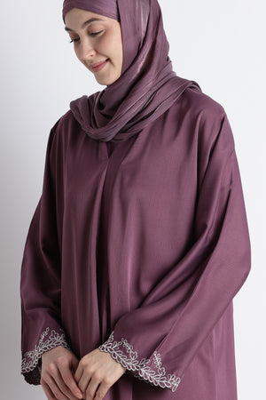 Ainaura | Royal Plum Scalloped Dubai Abaya