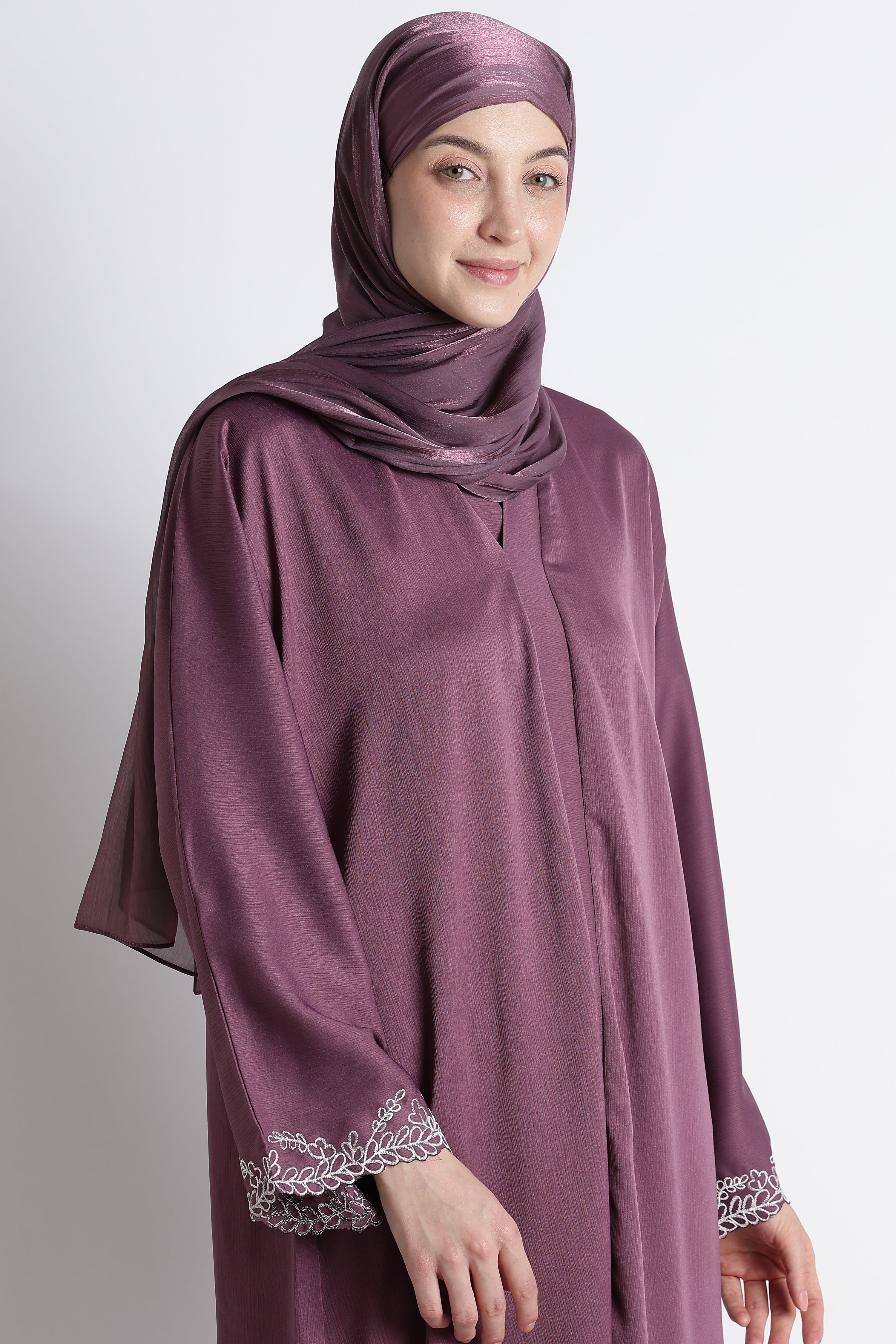 Ainaura | Royal Plum Scalloped Dubai Abaya