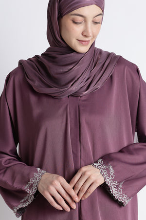 Ainaura | Royal Plum Scalloped Dubai Abaya