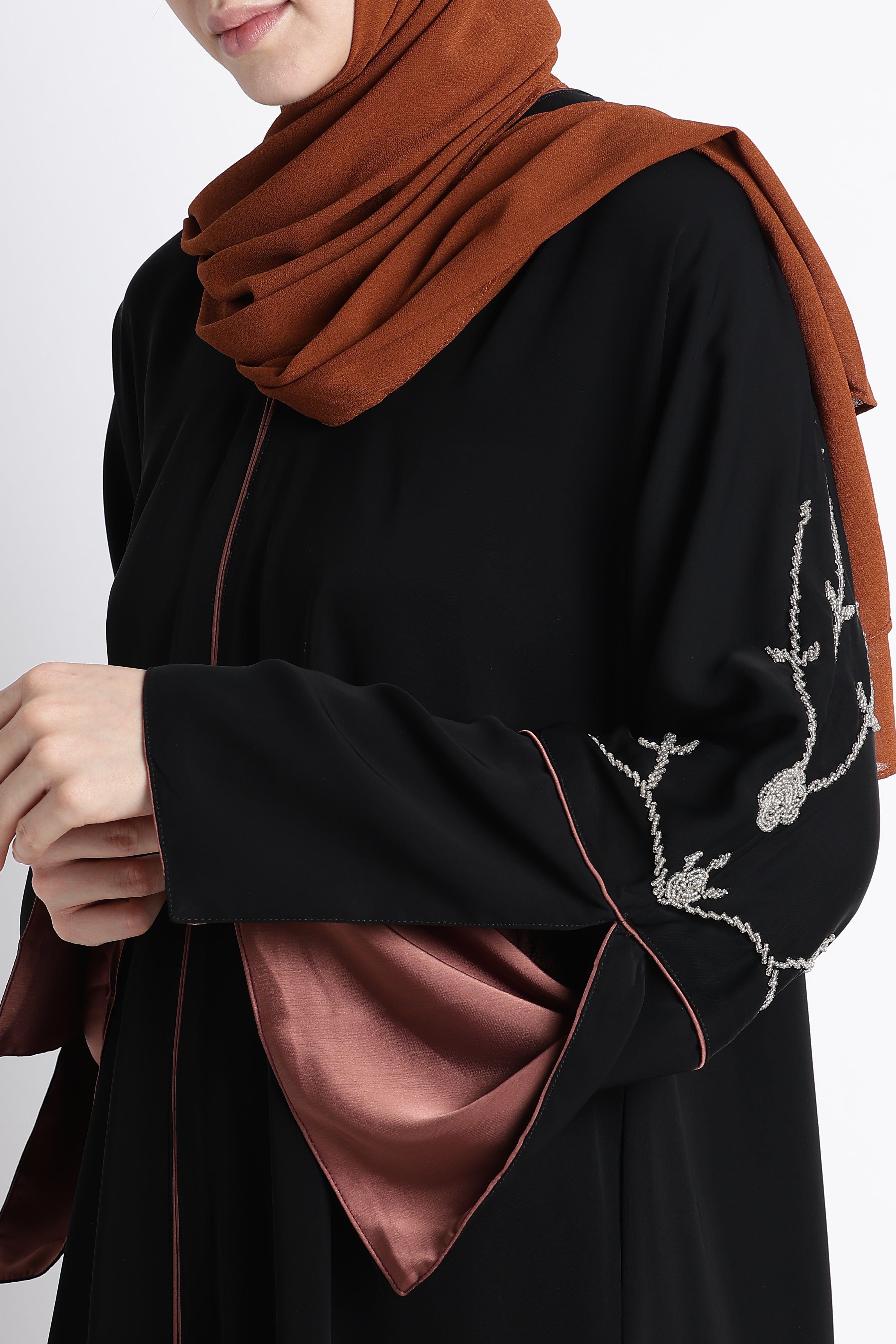 Ainaura | Copper-Lined Onyx Dubai Abaya