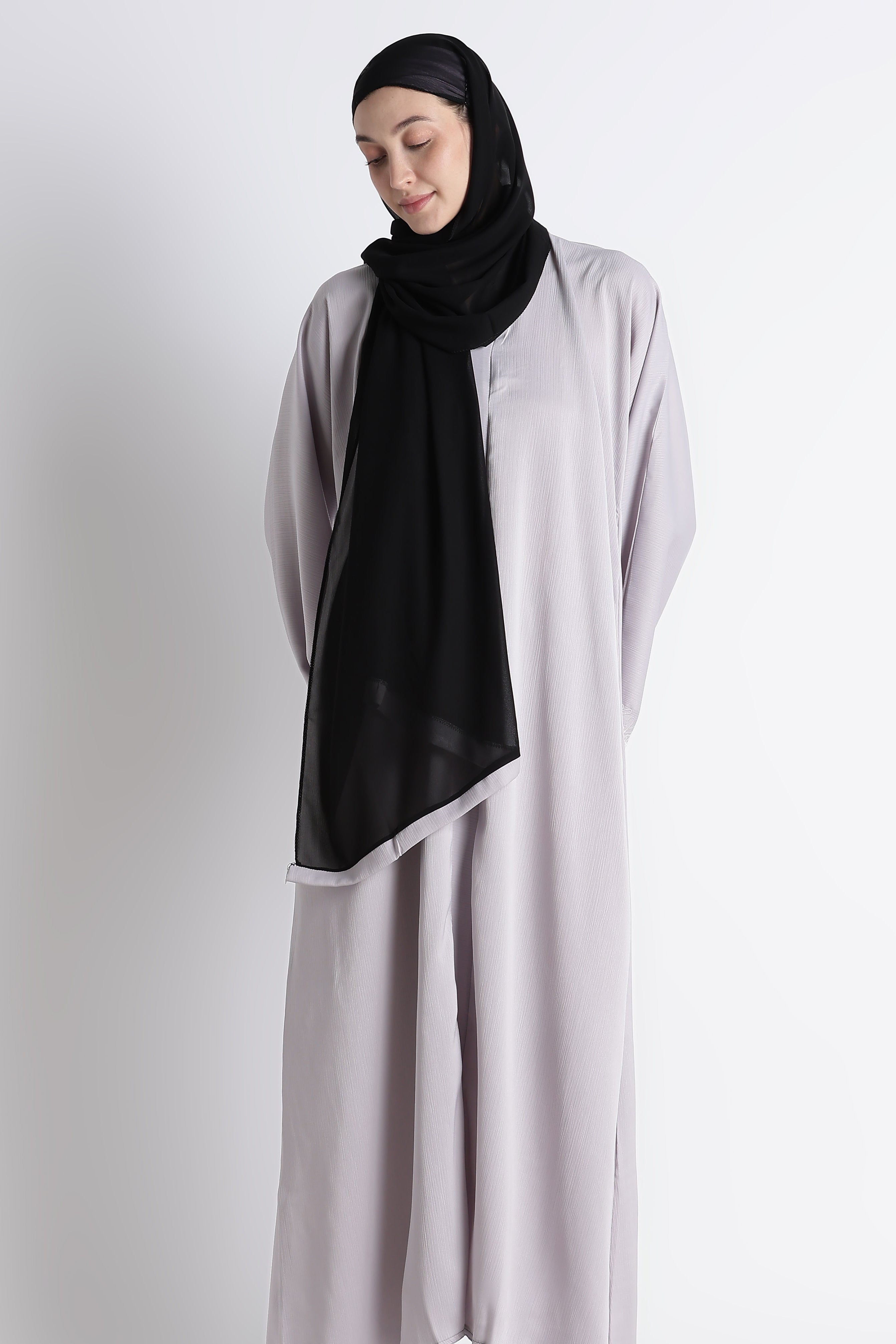 Ainaura | Silver-Mist Scalloped Dubai Abaya