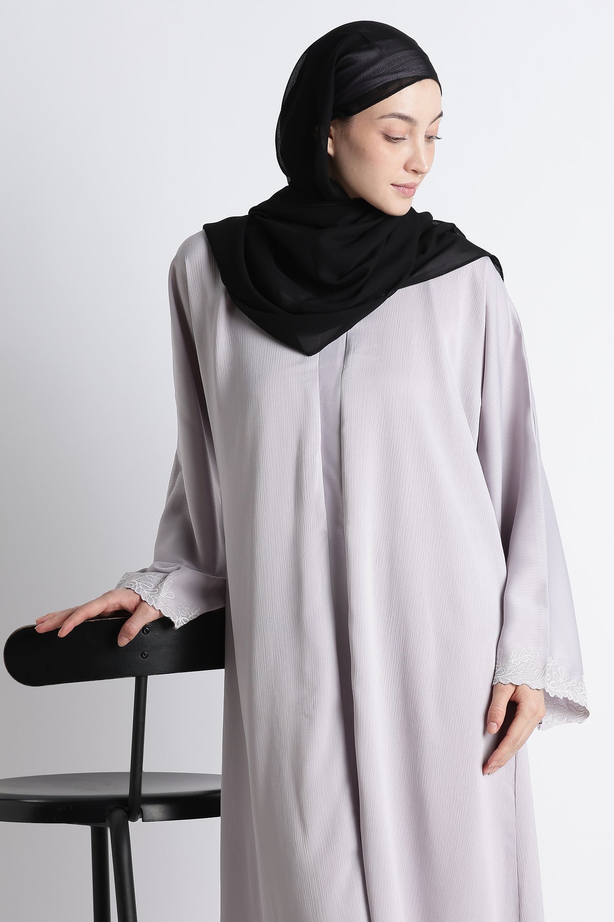 Ainaura | Silver-Mist Scalloped Dubai Abaya