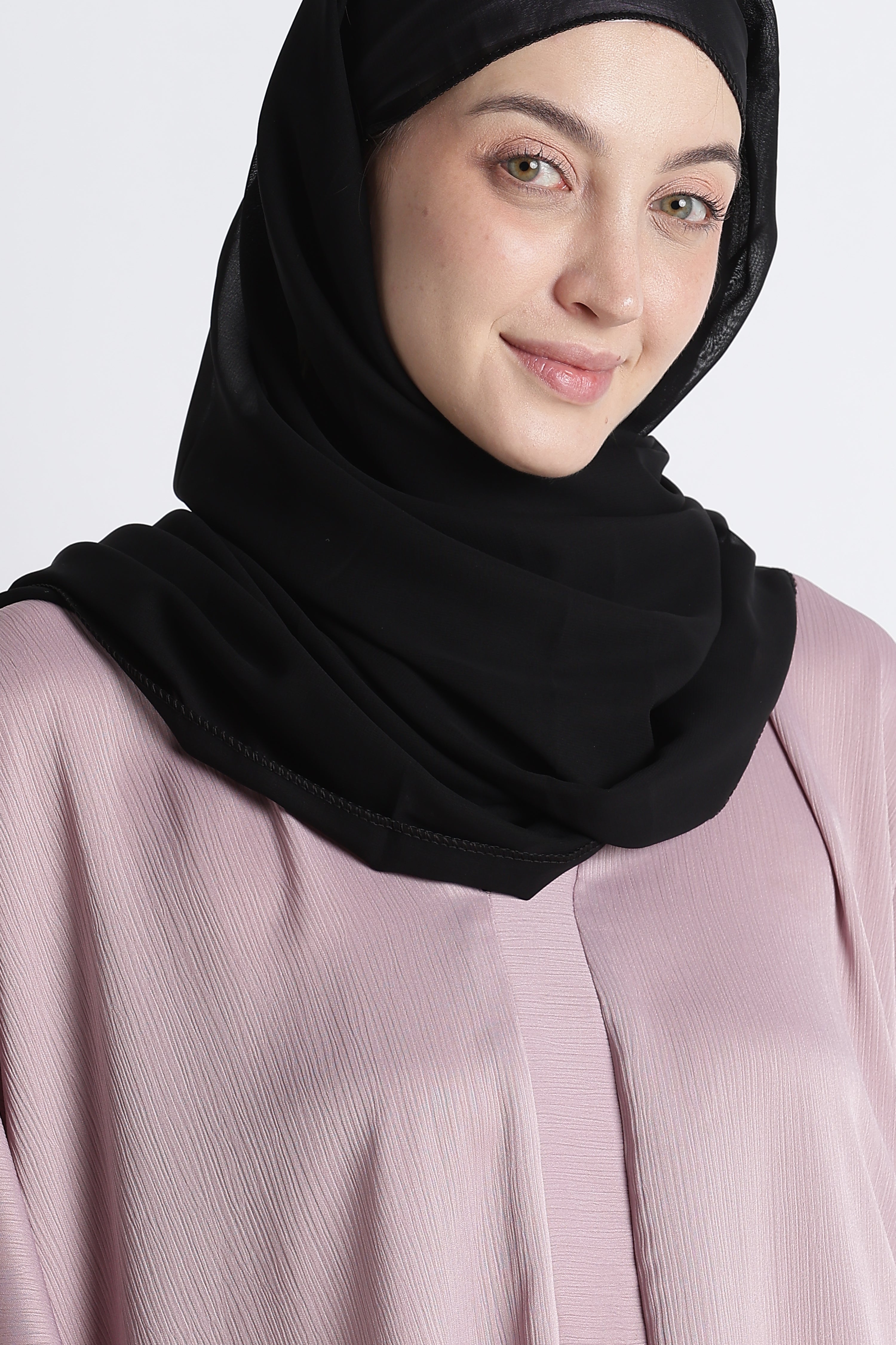 Ainaura | Desert Rose Scalloped Dubai Abaya