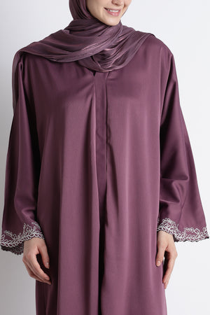 Ainaura | Royal Plum Scalloped Dubai Abaya